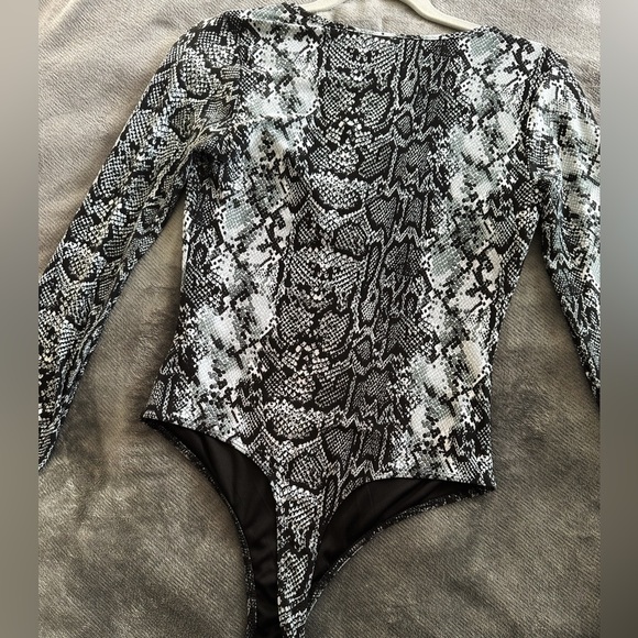 Fashion Nova- Strappy Snakeskin print bodysuit - Picture 7 of 10